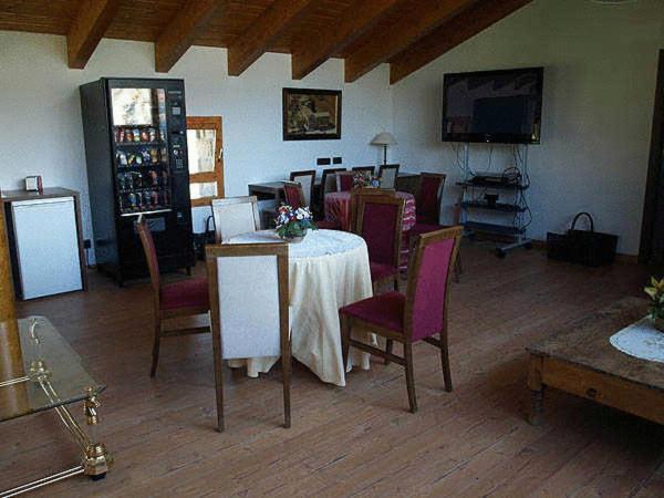 Hotel Restaurante Revestido Escalona Zewnętrze zdjęcie